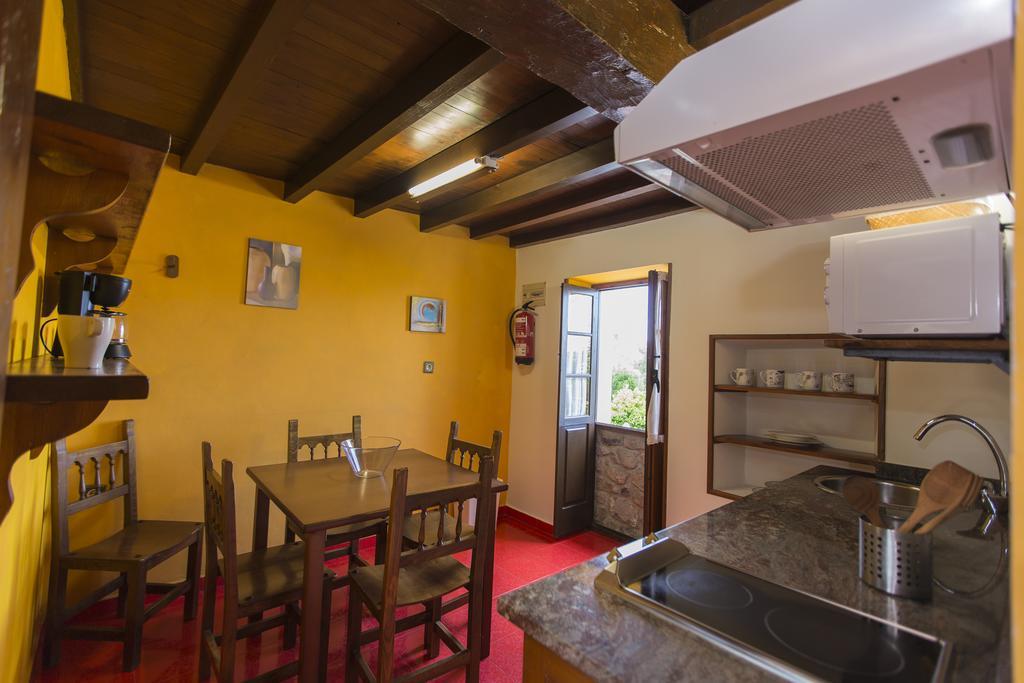Villanueva de Pria Apartamentos Rurales Playa Del Canal المظهر الخارجي الصورة